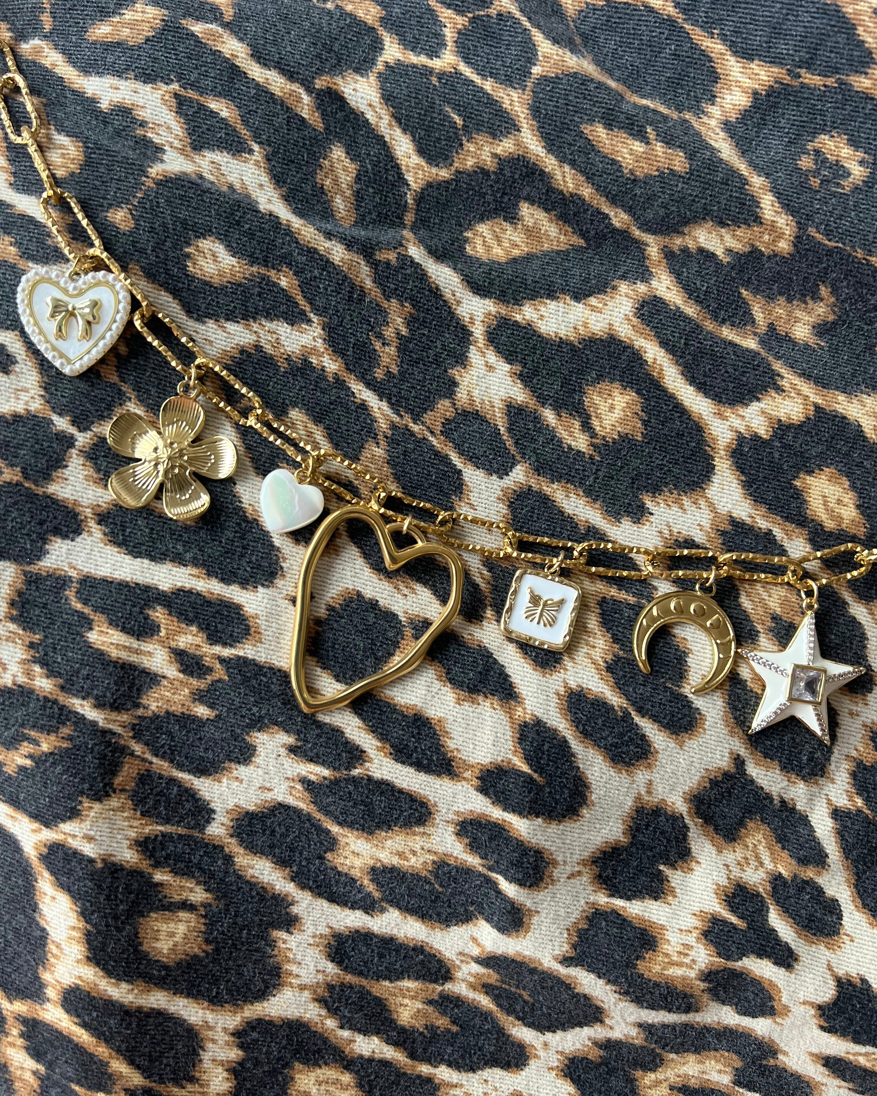“Leopard love” charm necklace gold