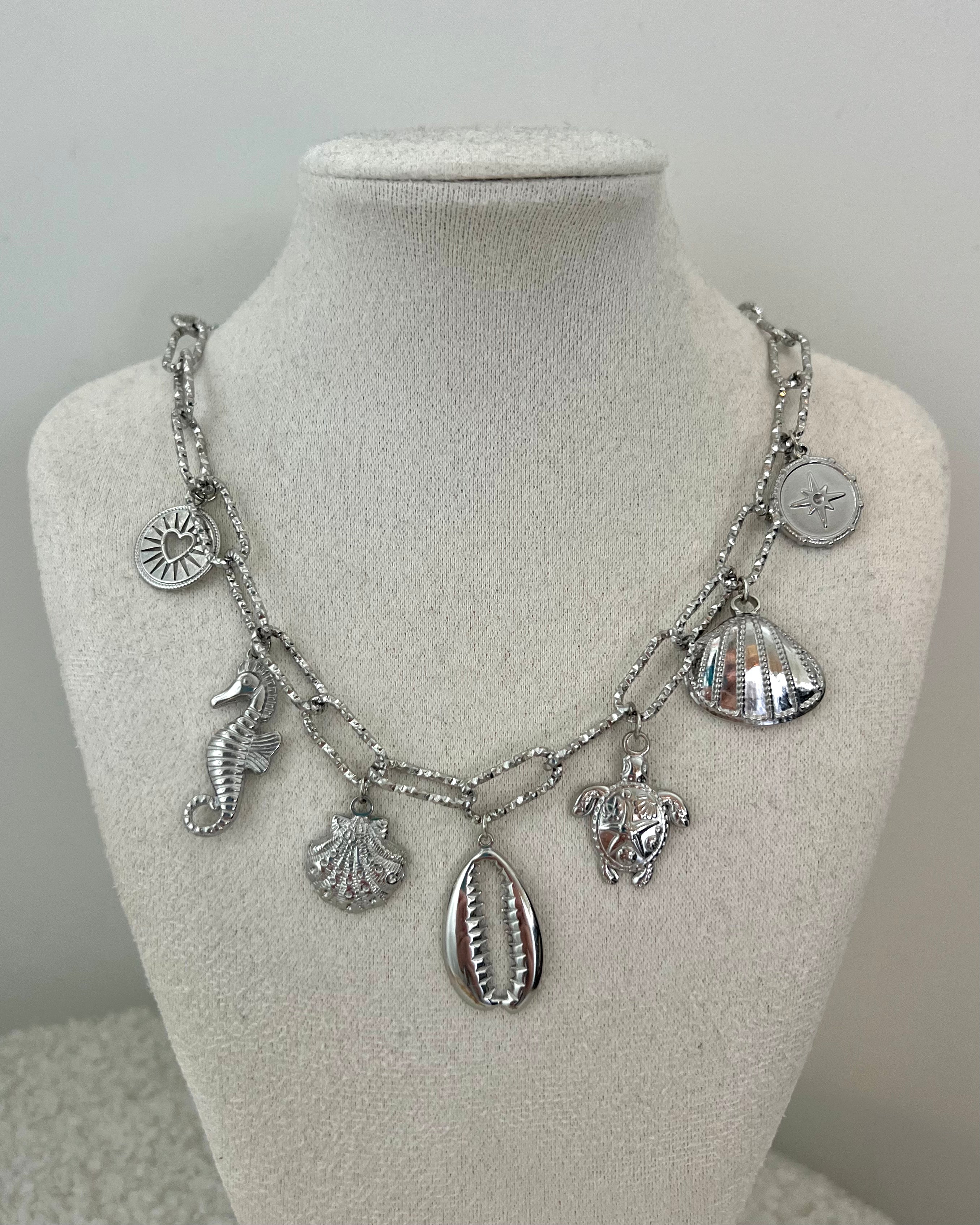 “sea world” charm necklace silver