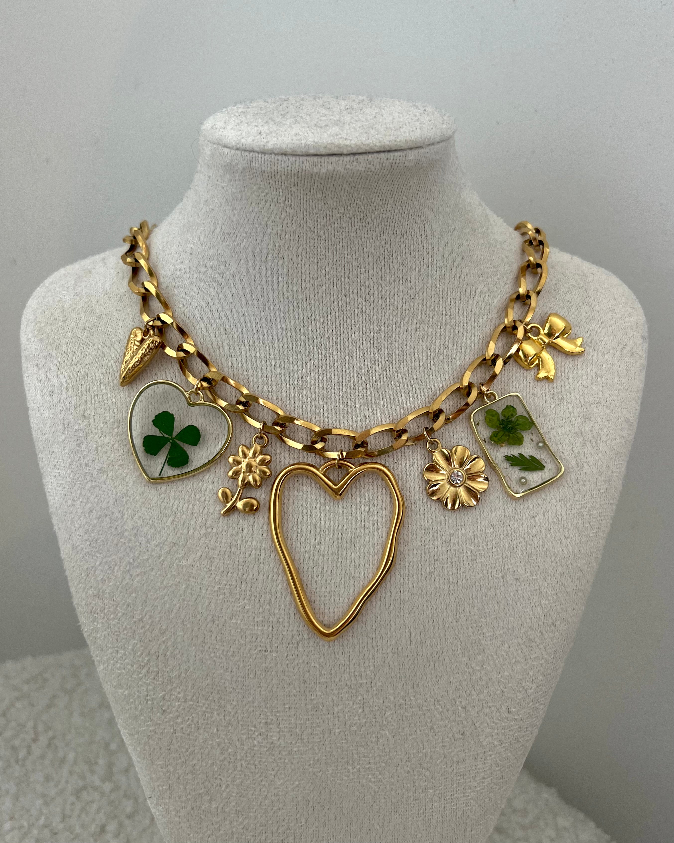 “green flower” charm necklace gold