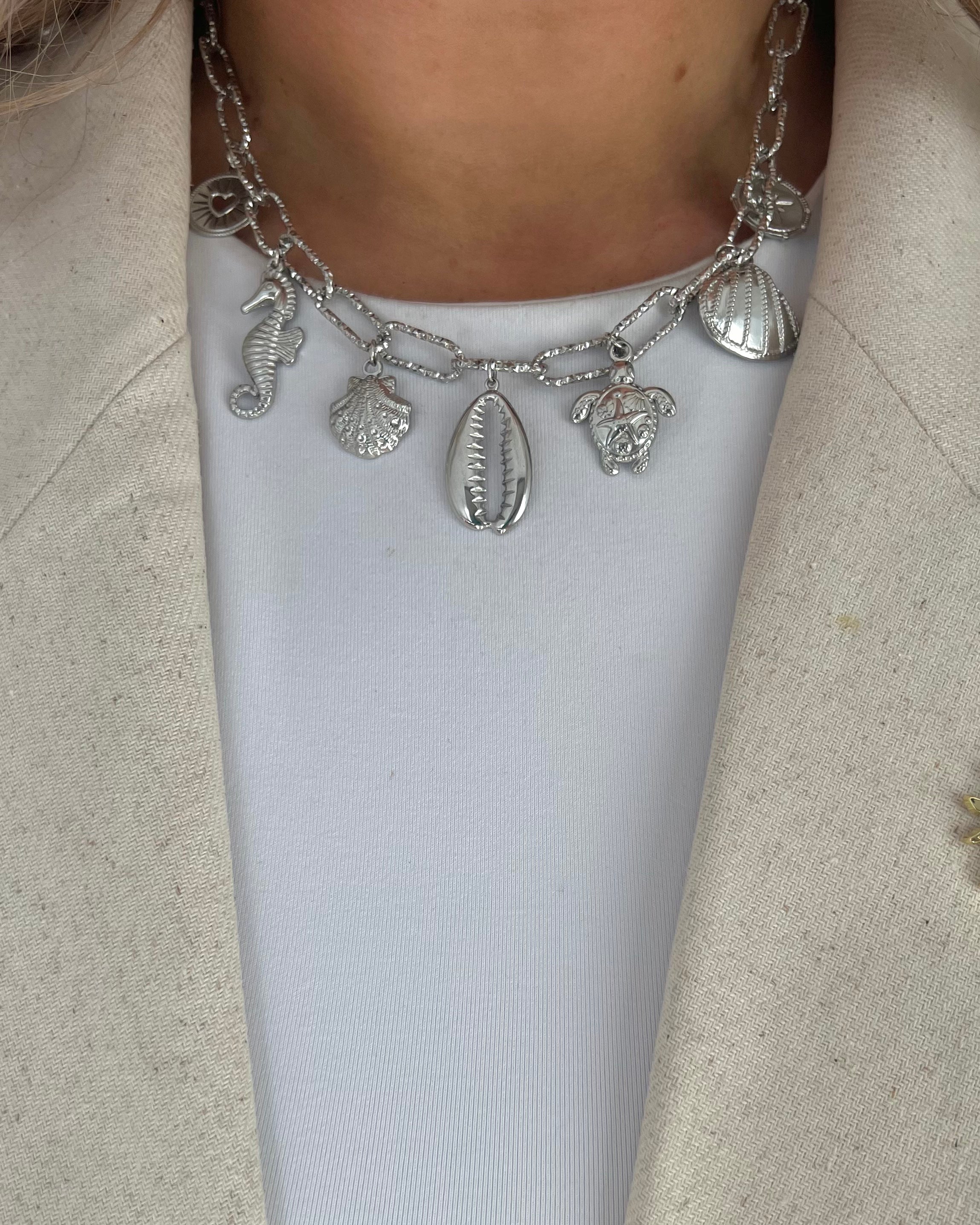 “sea world” charm necklace silver