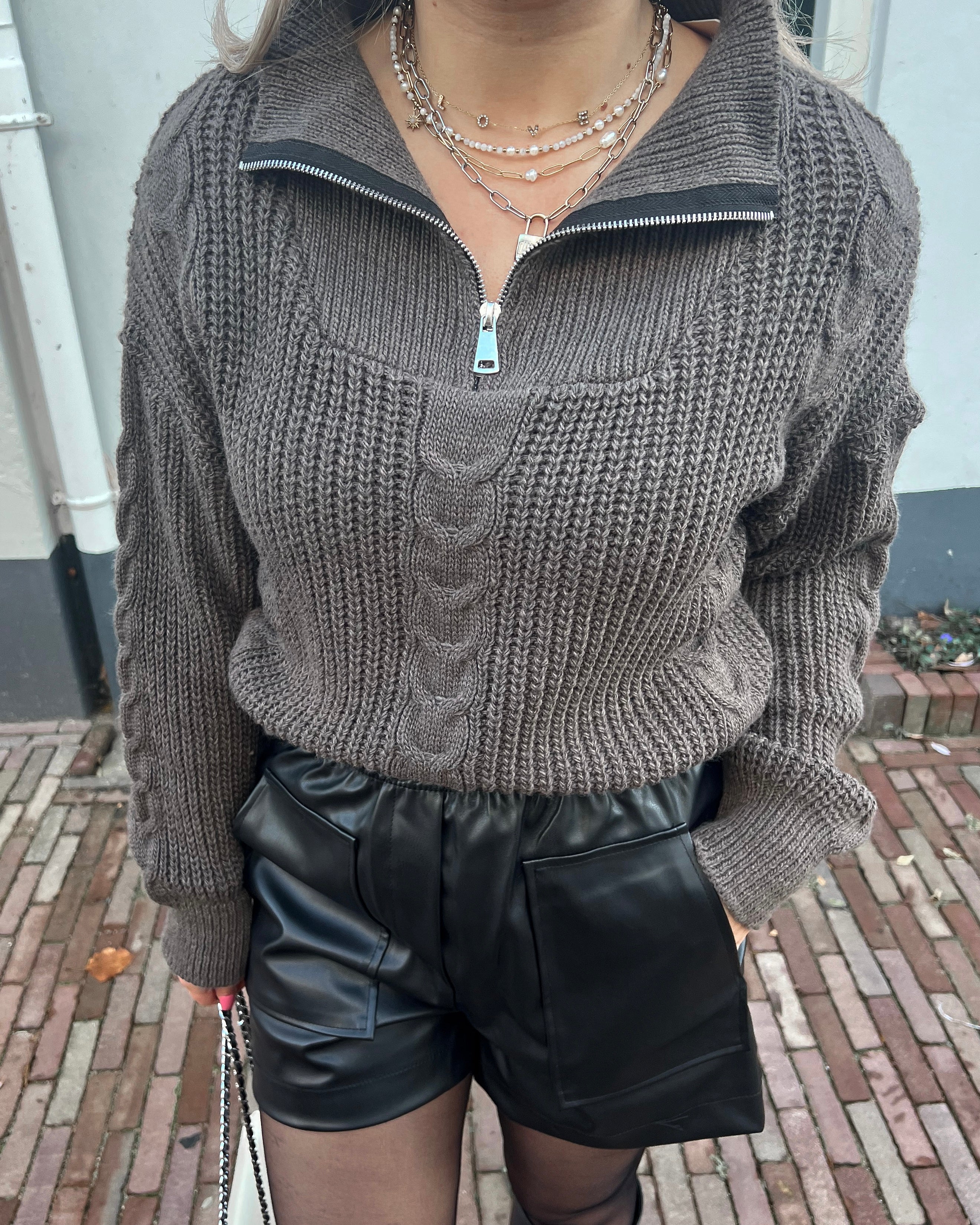 “ZIP CABLE” SWEATER BROWN